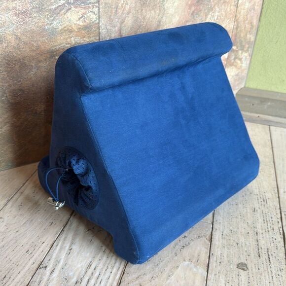Flippy Pillow Tablet Original Blue iPad EReader Audio Book Stand Plush Lap Easel - Picture 5 of 12
